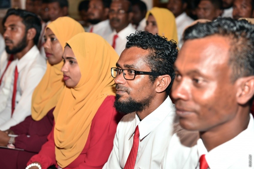 މާޗް 19، 2017: ލޯކަލް ކައުންސިލް އިންތިހާބުގައި ޖުމްހޫރީ ޕާޓީގެ ފަރާތުން ވާދަކުރާ  މެމްބަރުންނަށް ޓިކެޓް ހަވާލުކުރުމަށް ކުނޫޒް ގައި ބޭއްވި ޖަލްސާގެ ތެރެއިން -- ސަން ފޮޓޯ/ ފަޔާޒު މޫސާ