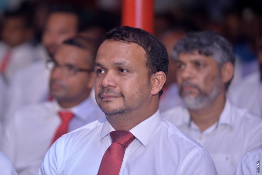މާޗް 19، 2017: ލޯކަލް ކައުންސިލް އިންތިހާބުގައި ޖުމްހޫރީ ޕާޓީގެ ފަރާތުން ވާދަކުރާ  މެމްބަރުންނަށް ޓިކެޓް ހަވާލުކުރުމަށް ކުނޫޒް ގައި ބޭއްވި ޖަލްސާގެ ތެރެއިން -- ސަން ފޮޓޯ/ ފަޔާޒު މޫސާ