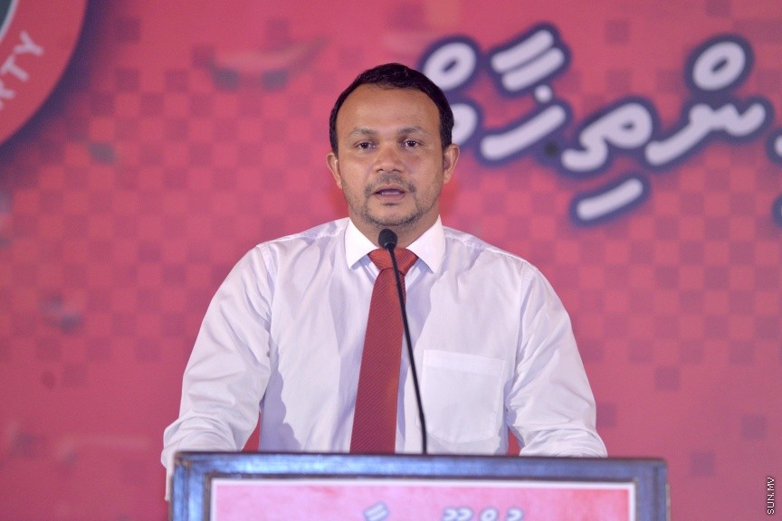 މާޗް 19، 2017: ލޯކަލް ކައުންސިލް އިންތިހާބުގައި ޖުމްހޫރީ ޕާޓީގެ ފަރާތުން ވާދަކުރާ  މެމްބަރުންނަށް ޓިކެޓް ހަވާލުކުރުމަށް ކުނޫޒް ގައި ބޭއްވި ޖަލްސާގެ ތެރެއިން -- ސަން ފޮޓޯ/ ފަޔާޒު މޫސާ