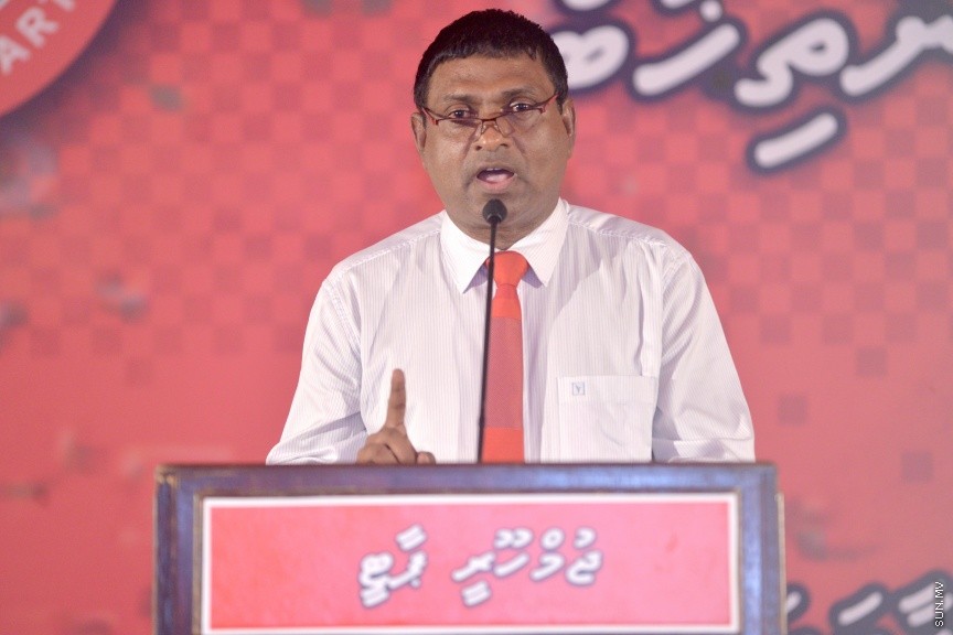މާޗް 19، 2017: ލޯކަލް ކައުންސިލް އިންތިހާބުގައި ޖުމްހޫރީ ޕާޓީގެ ފަރާތުން ވާދަކުރާ  މެމްބަރުންނަށް ޓިކެޓް ހަވާލުކުރުމަށް ކުނޫޒް ގައި ބޭއްވި ޖަލްސާގެ ތެރެއިން -- ސަން ފޮޓޯ/ ފަޔާޒު މޫސާ