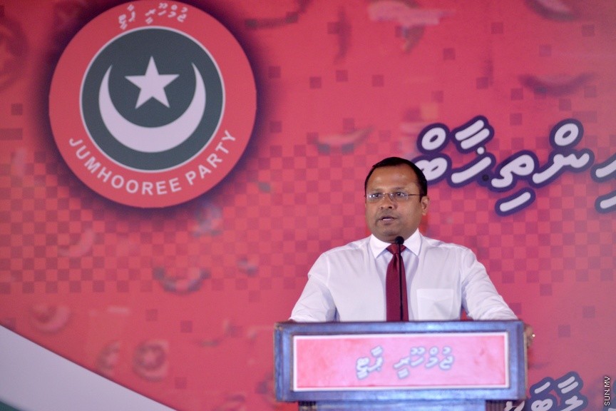 މާޗް 19، 2017: ލޯކަލް ކައުންސިލް އިންތިހާބުގައި ޖުމްހޫރީ ޕާޓީގެ ފަރާތުން ވާދަކުރާ  މެމްބަރުންނަށް ޓިކެޓް ހަވާލުކުރުމަށް ކުނޫޒް ގައި ބޭއްވި ޖަލްސާގެ ތެރެއިން -- ސަން ފޮޓޯ/ ފަޔާޒު މޫސާ