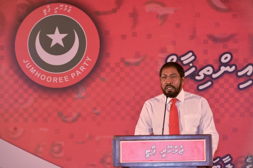 މާޗް 19، 2017: ލޯކަލް ކައުންސިލް އިންތިހާބުގައި ޖުމްހޫރީ ޕާޓީގެ ފަރާތުން ވާދަކުރާ  މެމްބަރުންނަށް ޓިކެޓް ހަވާލުކުރުމަށް ކުނޫޒް ގައި ބޭއްވި ޖަލްސާގެ ތެރެއިން -- ސަން ފޮޓޯ/ ފަޔާޒު މޫސާ