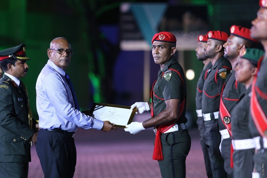 މާޗް 21، 2017: ސިފައިންގެ 12ވަނަ ހެވިކަމުގެ މުބާރަތް ނިންމުމުގެ ގޮތުން ކަޅުތުއްކަލާ ކޮށީގައި ބޭއްވި ރަސްމިއްޔާތުގެ ތެރެއިން -- ސަން ފޮޓޯ/ ފަޔާޒު މޫސާ