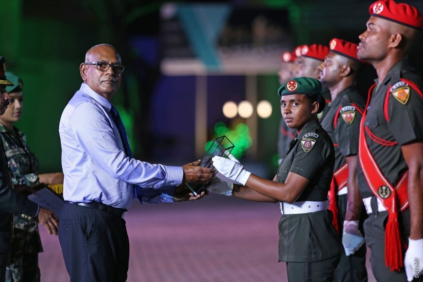 މާޗް 21، 2017: ސިފައިންގެ 12ވަނަ ހެވިކަމުގެ މުބާރަތް ނިންމުމުގެ ގޮތުން ކަޅުތުއްކަލާ ކޮށީގައި ބޭއްވި ރަސްމިއްޔާތުގެ ތެރެއިން -- ސަން ފޮޓޯ/ ފަޔާޒު މޫސާ