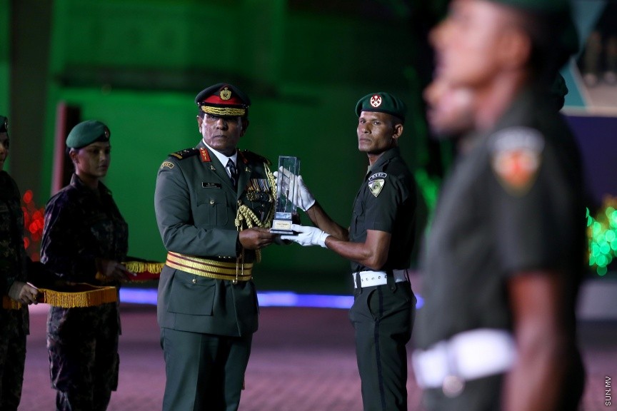 މާޗް 21، 2017: ސިފައިންގެ 12ވަނަ ހެވިކަމުގެ މުބާރަތް ނިންމުމުގެ ގޮތުން ކަޅުތުއްކަލާ ކޮށީގައި ބޭއްވި ރަސްމިއްޔާތުގެ ތެރެއިން -- ސަން ފޮޓޯ/ ފަޔާޒު މޫސާ