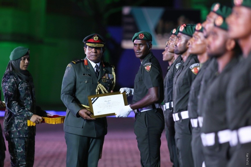 މާޗް 21، 2017: ސިފައިންގެ 12ވަނަ ހެވިކަމުގެ މުބާރަތް ނިންމުމުގެ ގޮތުން ކަޅުތުއްކަލާ ކޮށީގައި ބޭއްވި ރަސްމިއްޔާތުގެ ތެރެއިން -- ސަން ފޮޓޯ/ ފަޔާޒު މޫސާ