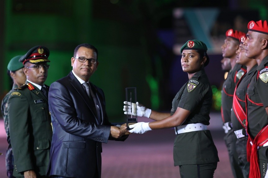 މާޗް 21، 2017: ސިފައިންގެ 12ވަނަ ހެވިކަމުގެ މުބާރަތް ނިންމުމުގެ ގޮތުން ކަޅުތުއްކަލާ ކޮށީގައި ބޭއްވި ރަސްމިއްޔާތުގެ ތެރެއިން -- ސަން ފޮޓޯ/ ފަޔާޒު މޫސާ