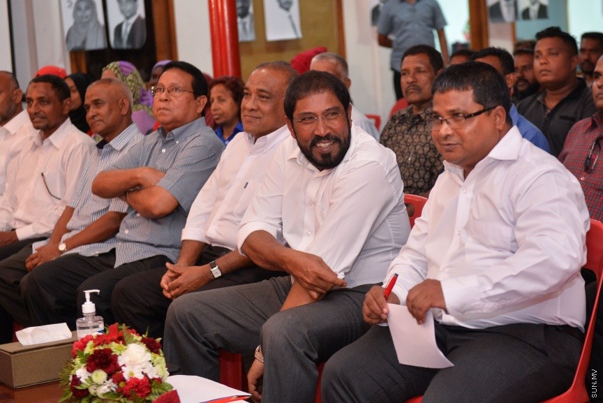 23 މާޗް 2017: ޖުމްހޫރީ ޕާޓީ އިން މިރޭ މާފަންނު ކުނޫޒުގައި ބޭއްވި ޖަލްސާގެ ތެރެއިން: މި ޖަލްސާގައި ސަރުކާރާ އިދިކޮޅު ގިނަ ބަޔަކު ވަނީ ބައިވެރިވެފަ---ސަން ފޮޓޯ/ މުހައްމަދު އަފްރާހް