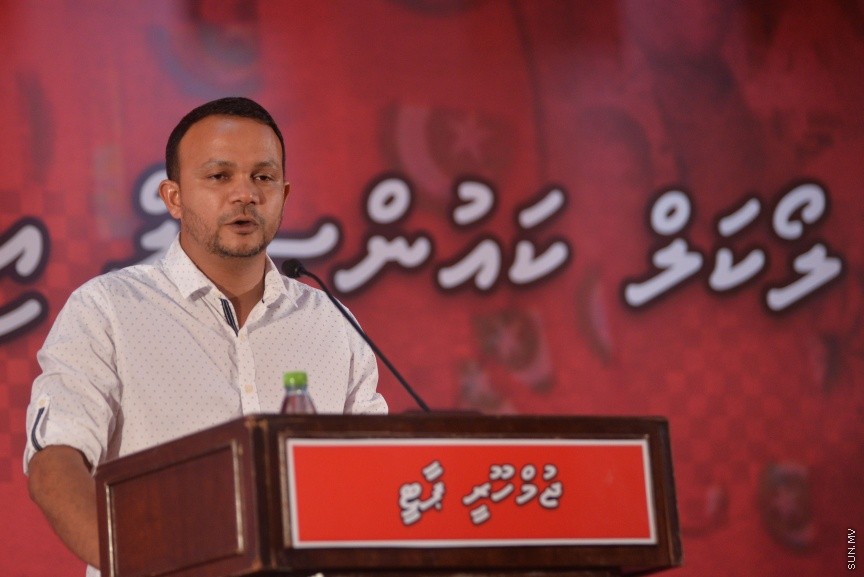23 މާޗް 2017: ޖުމްހޫރީ ޕާޓީ އިން މިރޭ މާފަންނު ކުނޫޒުގައި ބޭއްވި ޖަލްސާގެ ތެރެއިން: މި ޖަލްސާގައި ސަރުކާރާ އިދިކޮޅު ގިނަ ބަޔަކު ވަނީ ބައިވެރިވެފަ---ސަން ފޮޓޯ/ މުހައްމަދު އަފްރާހް