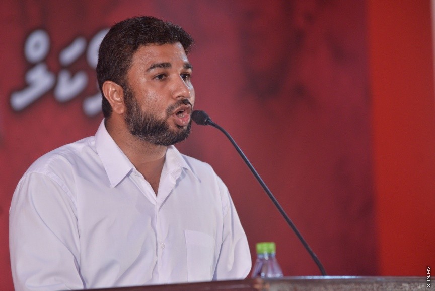 23 މާޗް 2017: ޖުމްހޫރީ ޕާޓީ އިން މިރޭ މ.ކުނޫޒުގައި ބޭއްވި ޖަލްސާގެ ތެރެއިން: މި ޖަލްސާގައި ޖުމްހޫރީޕާޓީ އާއި ސަރުކާރާ އިދިކޮޅު ގިނަ ބަޔަކު ވަނީ ބައިވެރިވެފަ---ސަން ފޮޓޯ/ މުހައްމަދު އަފްރާހް