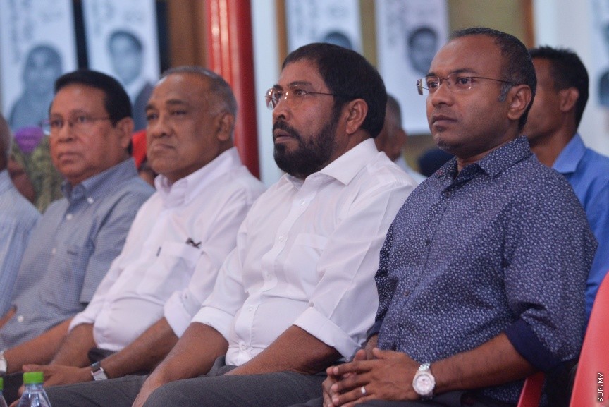 23 މާޗް 2017: ޖުމްހޫރީ ޕާޓީ އިން މިރޭ މ.ކުނޫޒުގައި ބޭއްވި ޖަލްސާގެ ތެރެއިން: މި ޖަލްސާގައި ޖުމްހޫރީޕާޓީ އާއި ސަރުކާރާ އިދިކޮޅު ގިނަ ބަޔަކު ވަނީ ބައިވެރިވެފަ---ސަން ފޮޓޯ/ މުހައްމަދު އަފްރާހް