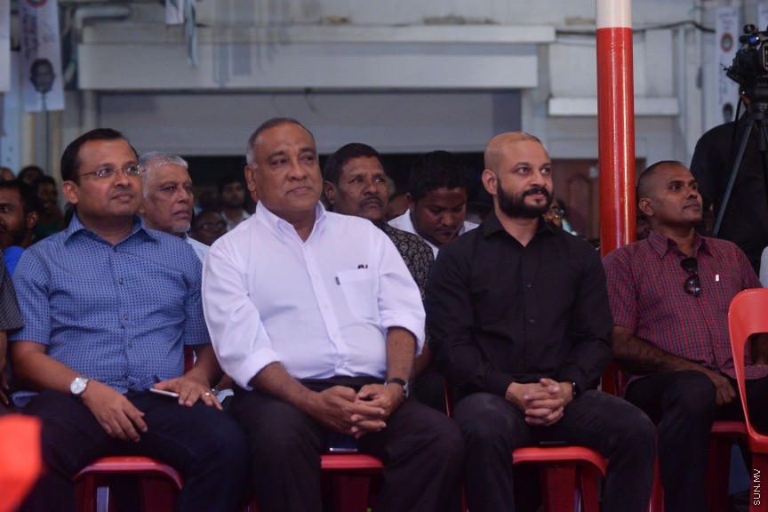 23 މާޗް 2017: ޖުމްހޫރީޕާޓީ އިން މިރޭ މ.ކުނޫޒުގައި ބޭއްވި ޖަލްސާގެ ތެރެއިން: މި ޖަލްސާގައި ޖުމްހޫރީޕާޓީ އާއި ސަރުކާރާ އިދިކޮޅު ގިނަ ބަޔަކު ވަނީ ބައިވެރިވެފަ---ސަން ފޮޓޯ/ މުހައްމަދު އަފްރާހް