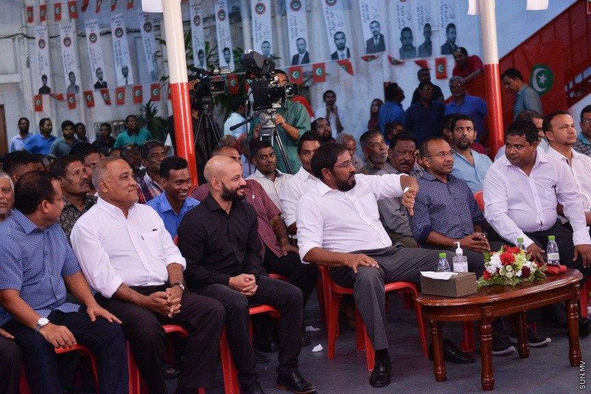 23 މާޗް 2017: ޖުމްހޫރީޕާޓީ އިން މިރޭ މ.ކުނޫޒުގައި ބޭއްވި ޖަލްސާގެ ތެރެއިން: މި ޖަލްސާގައި ޖުމްހޫރީޕާޓީ އާއި ސަރުކާރާ އިދިކޮޅު ގިނަ ބަޔަކު ވަނީ ބައިވެރިވެފަ---ސަން ފޮޓޯ/ މުހައްމަދު އަފްރާހް