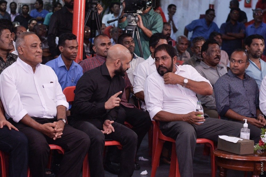 23 މާޗް 2017: ޖުމްހޫރީޕާޓީ އިން މިރޭ މ.ކުނޫޒުގައި ބޭއްވި ޖަލްސާގެ ތެރެއިން: މި ޖަލްސާގައި ޖުމްހޫރީޕާޓީ އާއި ސަރުކާރާ އިދިކޮޅު ގިނަ ބަޔަކު ވަނީ ބައިވެރިވެފަ---ސަން ފޮޓޯ/ މުހައްމަދު އަފްރާހް