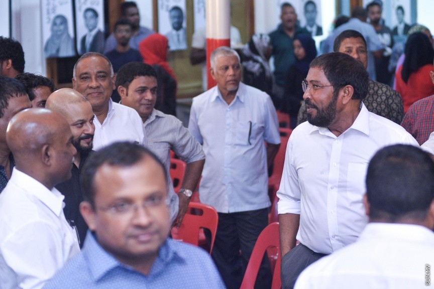 23 މާޗް 2017: ޖުމްހޫރީޕާޓީ އިން މިރޭ މ.ކުނޫޒުގައި ބޭއްވި ޖަލްސާގެ ތެރެއިން: މި ޖަލްސާގައި ޖުމްހޫރީޕާޓީ އާއި ސަރުކާރާ އިދިކޮޅު ގިނަ ބަޔަކު ވަނީ ބައިވެރިވެފަ---ސަން ފޮޓޯ/ މުހައްމަދު އަފްރާހް