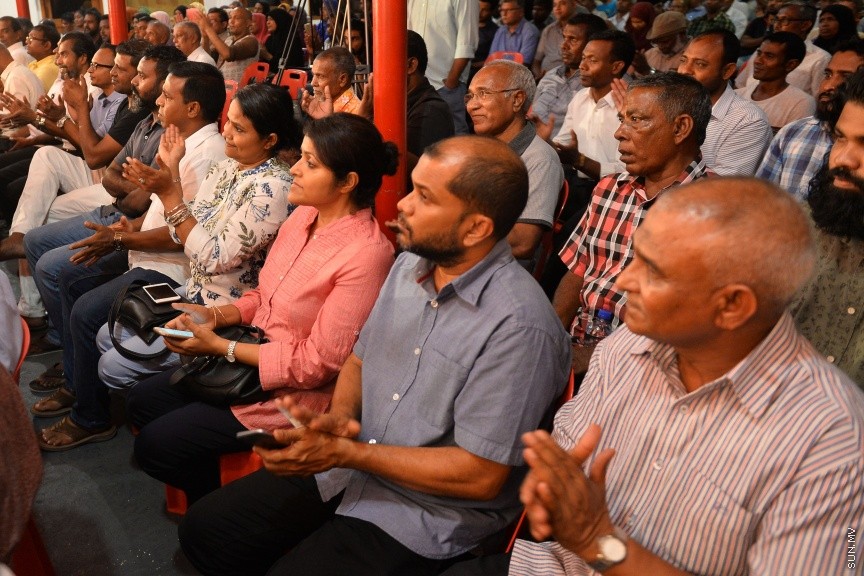 24 މާޗް 2017: ސަރުކާރާ އިދިކޮޅު ޕާޓީތައް ގުޅިގެން ޖޭޕީގެ މައި ޖަގަހަ، މ. ކުނޫޒު ގައި ބޭއްވި ޖަލްސާގެ ތެރެއިން---ސަން ފޮޓޯ/ މުހައްމަދު އަފްރާހް 