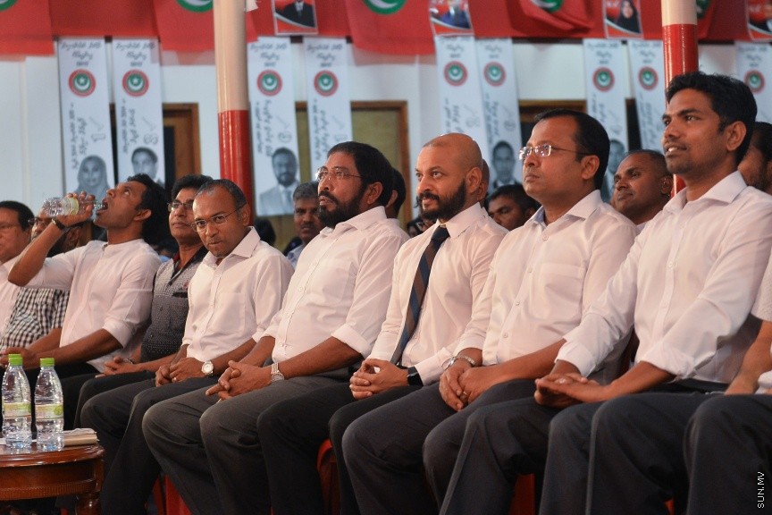 24 މާޗް 2017: ސަރުކާރާ އިދިކޮޅު ޕާޓީތައް ގުޅިގެން ޖޭޕީގެ މައި ޖަގަހަ، މ. ކުނޫޒު ގައި ބޭއްވި ޖަލްސާގެ ތެރެއިން---ސަން ފޮޓޯ/ މުހައްމަދު އަފްރާހް 