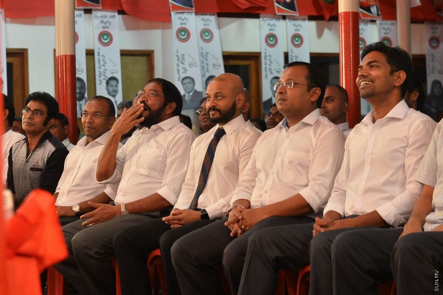 24 މާޗް 2017: ސަރުކާރާ އިދިކޮޅު ޕާޓީތައް ގުޅިގެން ޖޭޕީގެ މައި ޖަގަހަ، މ. ކުނޫޒު ގައި ބޭއްވި ޖަލްސާގެ ތެރެއިން---ސަން ފޮޓޯ/ މުހައްމަދު އަފްރާހް 