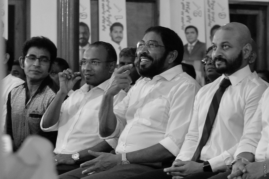 24 މާޗް 2017: ސަރުކާރާ އިދިކޮޅު ޕާޓީތައް ގުޅިގެން ޖޭޕީގެ މައި ޖަގަހަ، މ. ކުނޫޒު ގައި ބޭއްވި ޖަލްސާގެ ތެރެއިން---ސަން ފޮޓޯ/ މުހައްމަދު އަފްރާހް 