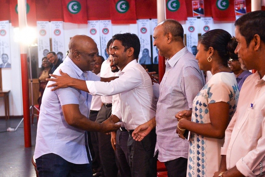24 މާޗް 2017: ސަރުކާރާ އިދިކޮޅު ޕާޓީތައް ގުޅިގެން ޖޭޕީގެ މައި ޖަގަހަ، މ. ކުނޫޒު ގައި ބޭއްވި ޖަލްސާގެ ތެރެއިން---ސަން ފޮޓޯ/ މުހައްމަދު އަފްރާހް 