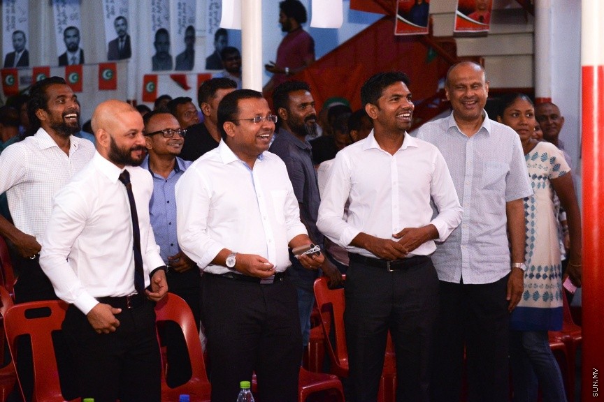 24 މާޗް 2017: ސަރުކާރާ އިދިކޮޅު ޕާޓީތައް ގުޅިގެން ޖޭޕީގެ މައި ޖަގަހަ، މ. ކުނޫޒު ގައި ބޭއްވި ޖަލްސާގެ ތެރެއިން---ސަން ފޮޓޯ/ މުހައްމަދު އަފްރާހް 
