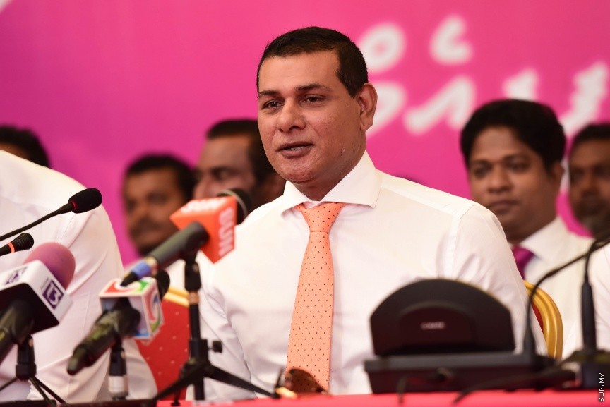 25 މާޗް 2017: މަސީހާ އެކު ޕީޕީއެމް އެމްޑީއޭ، ޕީޖީ މެމްބަރުން:  މަޖިލީހުގެ ރައީސް އަބްދުﷲ މަސީހްގެ އިތުބާރުނެތް ކަމުގެ ވޯޓް ނަގަން އުޅޭތީ ސާޅީސް އެއް މެމްބަރުންނާއެކު ޕީޕީއެމް އެމްޑީއޭ ކޯލިޝަނުން ބޭއްވި ނޫސްވެރިންގެ ބައްދަލުވުމުގެ ތެރެއިން---ސަން ފޮޓޯ/ މުހައްމަދު އަފްރާހް