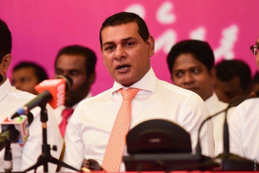 25 މާޗް 2017: މަސީހާ އެކު ޕީޕީއެމް އެމްޑީއޭ، ޕީޖީ މެމްބަރުން:  މަޖިލީހުގެ ރައީސް އަބްދުﷲ މަސީހްގެ އިތުބާރުނެތް ކަމުގެ ވޯޓް ނަގަން އުޅޭތީ ސާޅީސް އެއް މެމްބަރުންނާއެކު ޕީޕީއެމް އެމްޑީއޭ ކޯލިޝަނުން ބޭއްވި ނޫސްވެރިންގެ ބައްދަލުވުމުގެ ތެރެއިން---ސަން ފޮޓޯ/ މުހައްމަދު އަފްރާހް
