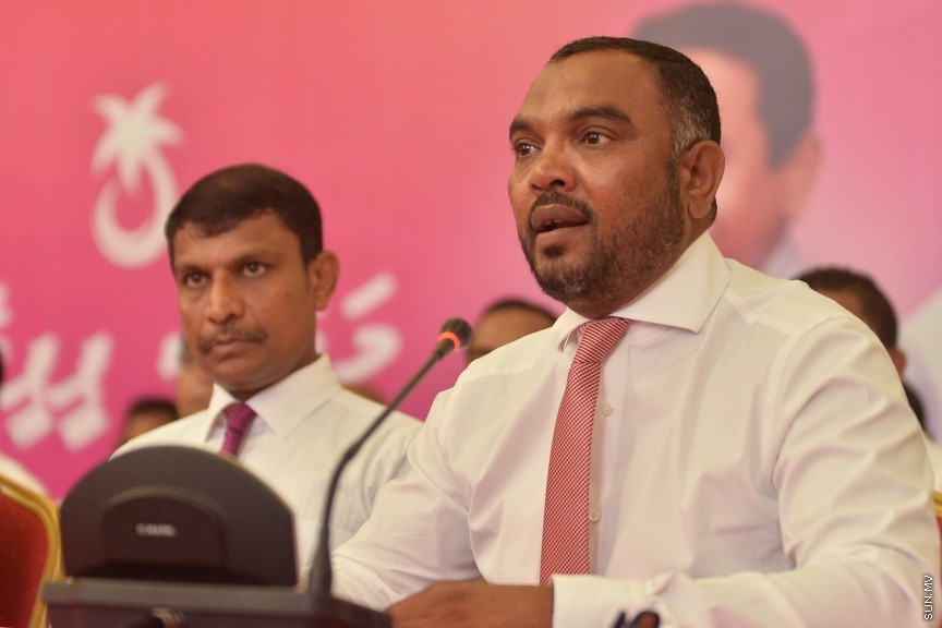 25 މާޗް 2017: މަސީހާ އެކު ޕީޕީއެމް އެމްޑީއޭ، ޕީޖީ މެމްބަރުން:  މަޖިލީހުގެ ރައީސް އަބްދުﷲ މަސީހްގެ އިތުބާރުނެތް ކަމުގެ ވޯޓް ނަގަން އުޅޭތީ ސާޅީސް އެއް މެމްބަރުންނާއެކު ޕީޕީއެމް އެމްޑީއޭ ކޯލިޝަނުން ބޭއްވި ނޫސްވެރިންގެ ބައްދަލުވުމުގެ ތެރެއިން---ސަން ފޮޓޯ/ މުހައްމަދު އަފްރާހް