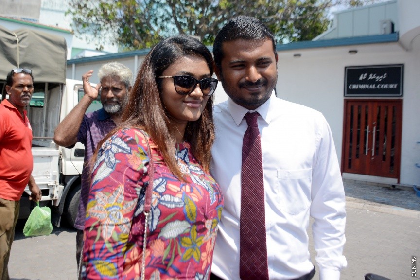 މާޗް 28، 2017: ރާއްޖެ ޓީވީގެ ނޫސްވެރިޔާ މުހައްމަދު ވިސާމްގެ މައްޗަށް ދައުލަތުން ކޮއްފައިވާ ދައުވާއަށް ހުކުންކުރުން: ކޯޓުން ވަނީ ދައުވާ ސާބިތުނުވާކަމަށް ހުކުން ކޮއްފައި -- ސަން ފޮޓޯ/ ފަޔާޒު މޫސާ