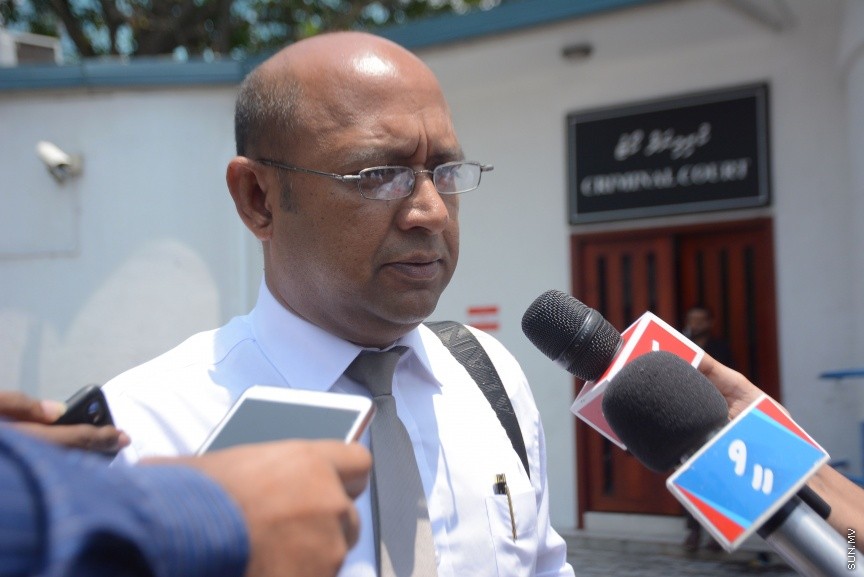 މާޗް 28، 2017: ރާއްޖެ ޓީވީގެ ނޫސްވެރިޔާ މުހައްމަދު ވިސާމްގެ މައްޗަށް ދައުލަތުން ކޮއްފައިވާ ދައުވާއަށް ހުކުންކުރުން: ކޯޓުން ވަނީ ދައުވާ ސާބިތުނުވާކަމަށް ހުކުން ކޮއްފައި -- ސަން ފޮޓޯ/ ފަޔާޒު މޫސާ