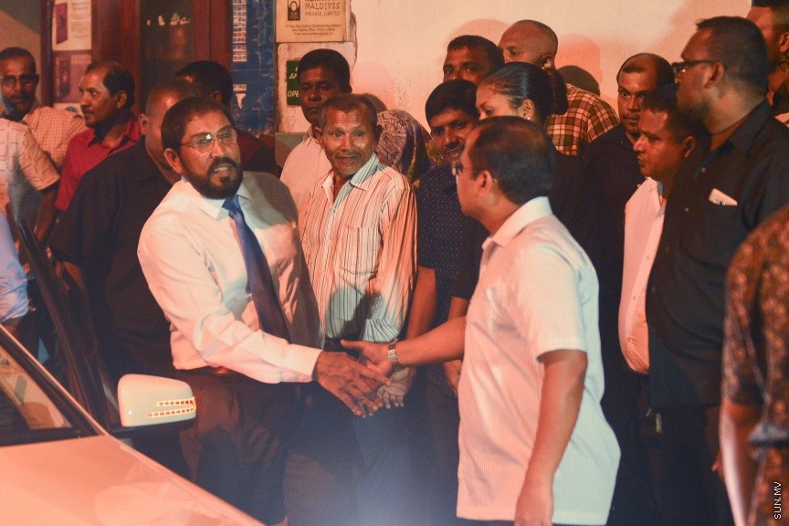 29 މާޗް 2017: ޖުމްހޫރީ ޕާޓީގެ ލީޑަރު ގާސިމް އިބްރާހީމް ފުލުސް އޮފީހަށް ހާޒިރުކުރުން---ސަން ފޮޓޯ/ މުހައްމަދު އަފްރާހް