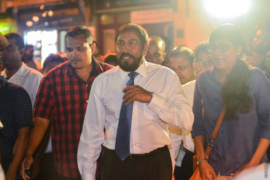 29 މާޗް 2017: ޖުމްހޫރީ ޕާޓީގެ ލީޑަރު ގާސިމް އިބްރާހީމް ފުލުސް އޮފީހަށް ހާޒިރުކުރުން---ސަން ފޮޓޯ/ މުހައްމަދު އަފްރާހް