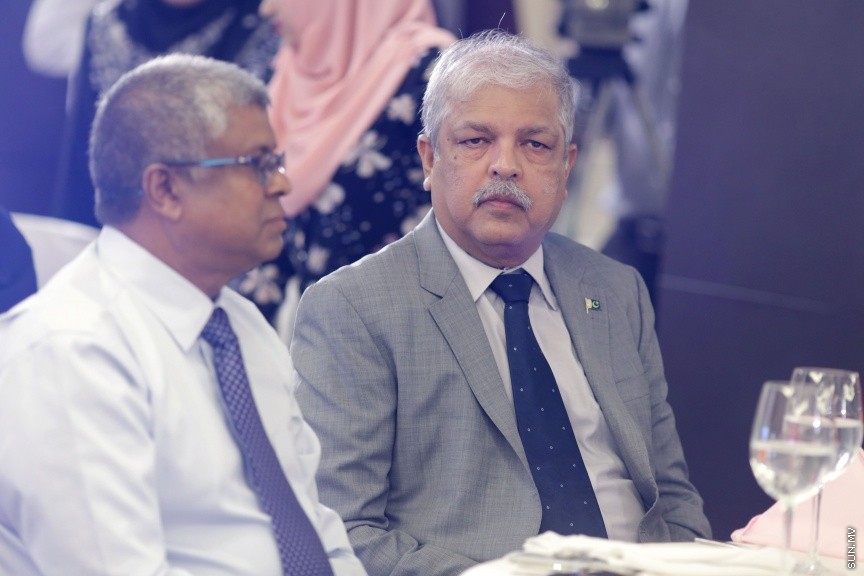 އޭޕްރީލް 3، 2017: ވިމެން އޮން ބޯޑްސްގެ އެނުއަލް އެވޯޑް ހާސިލް ކުރި ކަންބަލުންނަށް އެވޯޑް ހަވާލުކުރުމަށް ބޭއްވި ހަފްލާގެ ތެރެއިން -- ސަން ފޮޓޯ/ ފަޔާޒު މޫސާ