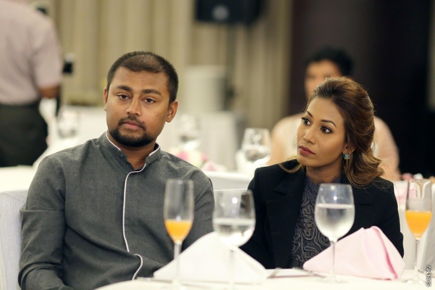އޭޕްރީލް 3، 2017: ވިމެން އޮން ބޯޑްސްގެ އެނުއަލް އެވޯޑް ހާސިލް ކުރި ކަންބަލުންނަށް އެވޯޑް ހަވާލުކުރުމަށް ބޭއްވި ހަފްލާގެ ތެރެއިން -- ސަން ފޮޓޯ/ ފަޔާޒު މޫސާ
