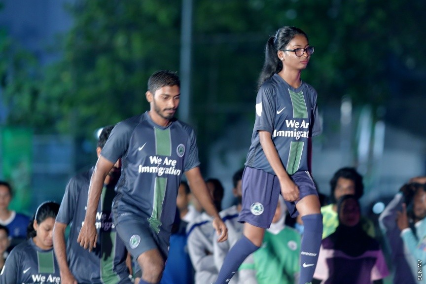 އޭޕްރީލް 8، 2017: ކުލަގަދަ ރަސްމިއްޔާތަކާއެކު ރާއްޖޭގައި މެދުކެނޑުމެއް ނެތި ބާއްވާ އެންމެ ބޮޑު ފުޓްސަލް ފުޓްބޯޅަ މުބާރާތް ކަމަށްވާ ކްލަބު މޯލްޑިވްސް ކަޕް ފަށުން -- ސަން ފޮޓޯ/ ފަޔާޒު މޫސާ
