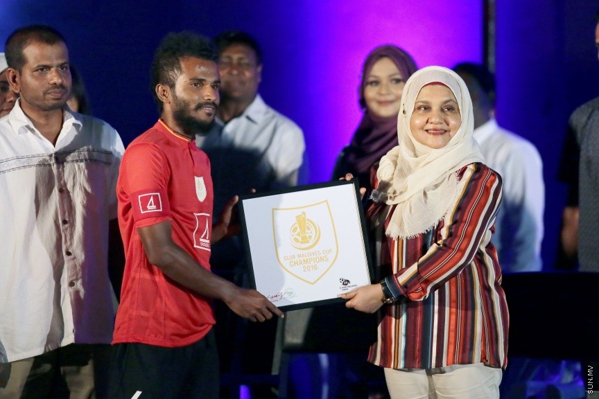 އޭޕްރީލް 8، 2017: ކުލަގަދަ ރަސްމިއްޔާތަކާއެކު ރާއްޖޭގައި މެދުކެނޑުމެއް ނެތި ބާއްވާ އެންމެ ބޮޑު ފުޓްސަލް ފުޓްބޯޅަ މުބާރާތް ކަމަށްވާ ކްލަބު މޯލްޑިވްސް ކަޕް ފަށުން -- ސަން ފޮޓޯ/ ފަޔާޒު މޫސާ