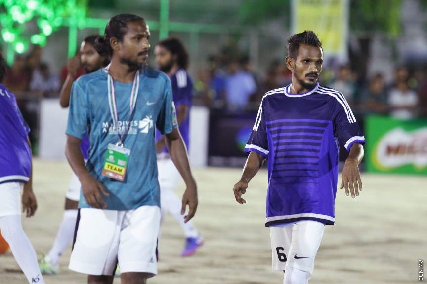 އޭޕްރީލް 8، 2017: ކުލަގަދަ ރަސްމިއްޔާތަކާއެކު ރާއްޖޭގައި މެދުކެނޑުމެއް ނެތި ބާއްވާ އެންމެ ބޮޑު ފުޓްސަލް ފުޓްބޯޅަ މުބާރާތް ކަމަށްވާ ކްލަބު މޯލްޑިވްސް ކަޕް ފަށުން -- ސަން ފޮޓޯ/ ފަޔާޒު މޫސާ