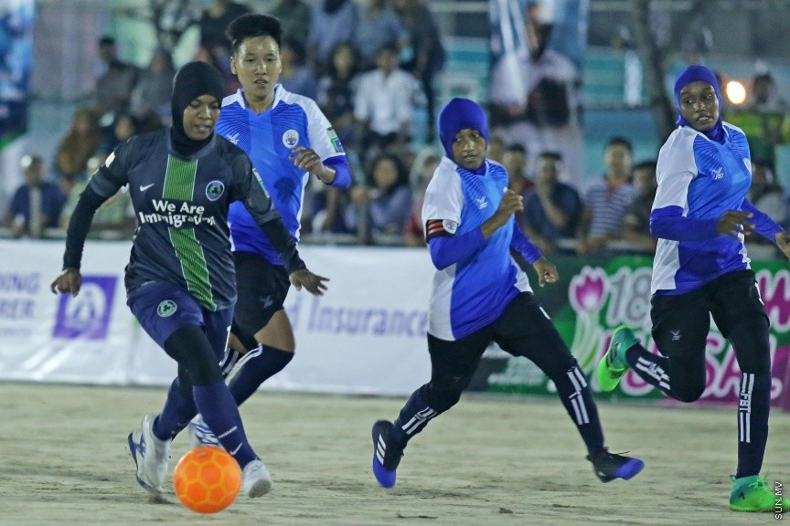 އޭޕްރީލް 8، 2017: ކުލަގަދަ ރަސްމިއްޔާތަކާއެކު ރާއްޖޭގައި މެދުކެނޑުމެއް ނެތި ބާއްވާ އެންމެ ބޮޑު ފުޓްސަލް ފުޓްބޯޅަ މުބާރާތް ކަމަށްވާ ކްލަބު މޯލްޑިވްސް ކަޕް ފަށުން -- ސަން ފޮޓޯ/ ފަޔާޒު މޫސާ