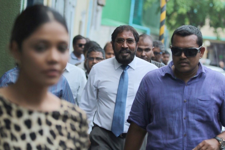 އޭޕްރީލް 12، 2017: ޖުމްހޫރީ ޕާޓީގެ ލީޑަރު   ގާސިމް އިބްރާހިމް ބަންދުގައި ބަހައްޓަން ކްރިމިނަލް ކޯޓުން ކުރި އަމުރު، އިސްތިއުނާފް ކުރުމަށް ހައި ކޯޓުގައި ބޭއްވި ސަރިއަތަށް ގާސިމް ހާޒިރުކުރުން: ހައި ކޯޓުން ވަނީ ގާސިމް ދޫ ކޮއްލުމަށް އަމުރު ކޮއްފައި -- ސަން ފޮޓޯ/ ފަޔާޒު މޫސާ