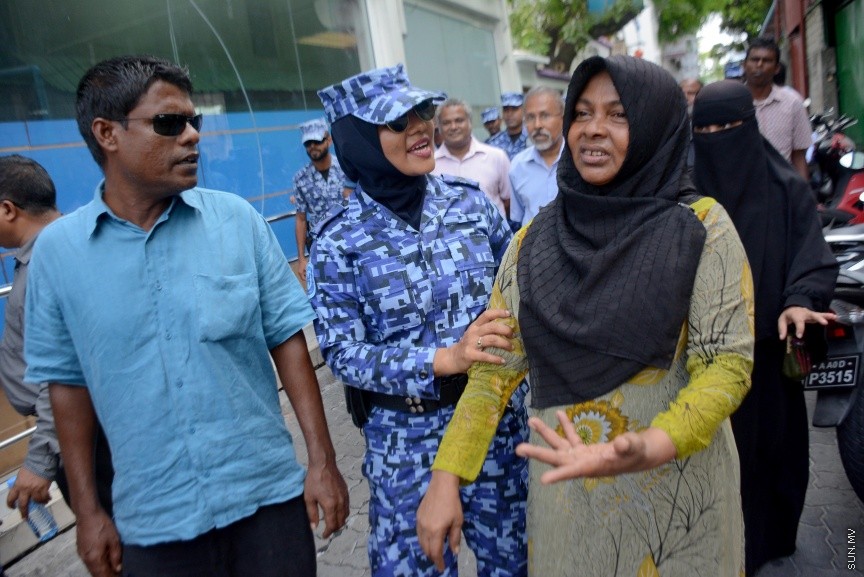 އޭޕްރީލް 12، 2017: ޖުމްހޫރީ ޕާޓީގެ ލީޑަރު   ގާސިމް އިބްރާހިމް ބަންދުގައި ބަހައްޓަން ކްރިމިނަލް ކޯޓުން ކުރި އަމުރު، އިސްތިއުނާފް ކުރުމަށް ހައި ކޯޓުގައި ބޭއްވި ސަރިއަތަށް ގާސިމް ހާޒިރުކުރުން: ހައި ކޯޓުން ވަނީ ގާސިމް ދޫ ކޮއްލުމަށް އަމުރު ކޮއްފައި -- ސަން ފޮޓޯ/ ފަޔާޒު މޫސާ