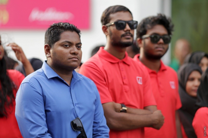 އޭޕްރީލް 13، 2017: އޯޓިޒަމަށް އާންމުން ހޭލުންތެރި ކުރުވުމުގެ ގޮތުން މޯލްޑިވްސް އޯޓިޒަމް އެސޯސިއޭޝަނުން އިންތިޒާމުކޮށްގެން ބޭއްވި ހިނގާލުމުގެ ތެރެއިން: މި ހިނގާލުމުގައި ސަރުކާރު ބައެއް އޮފީސްތަކާ، އަމިއްލަ ކުންފުނިތަކުންވެސް ވަނީ ބައިވެރިވެފައި --- ސަން ފޮޓޯ/ ފަޔާޒް މޫސާ