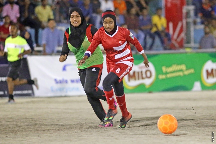 އޭޕްރީލް 14، 2017: ކްލަބު މޯލްޑިވްސް ކަޕްގައި މިރޭ ކުޅުނު މެޗުތަކުގެ ތެރެއިން -- ސަން ފޮޓޯ/ ފަޔާޒު މޫސާ