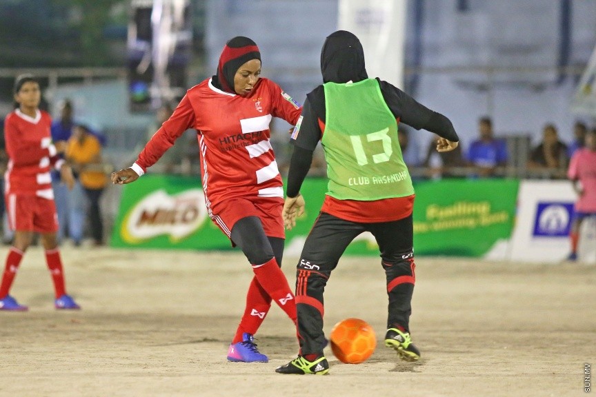 އޭޕްރީލް 14، 2017: ކްލަބު މޯލްޑިވްސް ކަޕްގައި މިރޭ ކުޅުނު މެޗުތަކުގެ ތެރެއިން -- ސަން ފޮޓޯ/ ފަޔާޒު މޫސާ