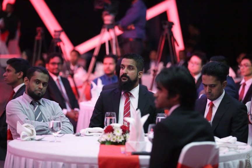 އޭޕްރީލް 18، 2017: އުރީދޫ މޯލްޑިވްސް ޕލކގެ ޕްރޮސްޕެކްޓަސް ރަސްމީކޮށް ލޯންޗުކޮށް، އެކުންފުނީގެ ހިއްސާ ގަތުމަށް އާންމުންނަށް ދައުވަތު ދިނުމަށް ދަރުބާރުގޭގައި ބޭއްވި ރަސްމިއްޔާތުގެ ތެރެއިން -- ސަން ފޮޓޯ/ ފަޔާޒު މޫސާ