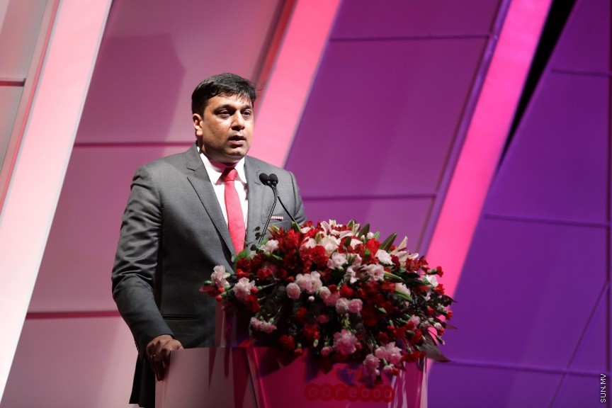 އޭޕްރީލް 18، 2017: އުރީދޫ މޯލްޑިވްސް ޕލކގެ ޕްރޮސްޕެކްޓަސް ރަސްމީކޮށް ލޯންޗުކޮށް، އެކުންފުނީގެ ހިއްސާ ގަތުމަށް އާންމުންނަށް ދައުވަތު ދިނުމަށް ދަރުބާރުގޭގައި ބޭއްވި ރަސްމިއްޔާތުގެ ތެރެއިން -- ސަން ފޮޓޯ/ ފަޔާޒު މޫސާ