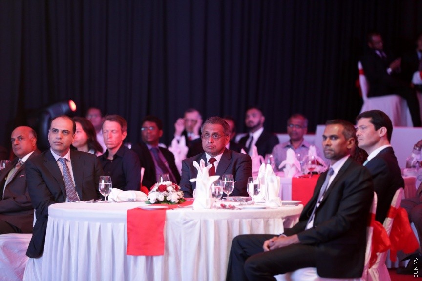 އޭޕްރީލް 18، 2017: އުރީދޫ މޯލްޑިވްސް ޕލކގެ ޕްރޮސްޕެކްޓަސް ރަސްމީކޮށް ލޯންޗުކޮށް، އެކުންފުނީގެ ހިއްސާ ގަތުމަށް އާންމުންނަށް ދައުވަތު ދިނުމަށް ދަރުބާރުގޭގައި ބޭއްވި ރަސްމިއްޔާތުގެ ތެރެއިން -- ސަން ފޮޓޯ/ ފަޔާޒު މޫސާ
