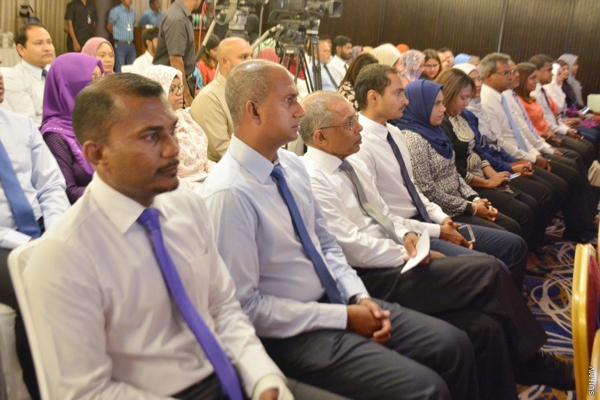 އޭޕްރީލް 19، 2017: ރާއްޖޭން ބޭރު ގައުމުތަކަށް ކަނޑައަޅާފައިވާ ސަފީރުންނާ އެކު ބާއްވާ މަހާސިންތާ ފެށުމަށް ބޭއްވި ހަފްލާގެ ތެރެއިން -- ސަން ފޮޓޯ/ ފަޔާޒު މޫސާ