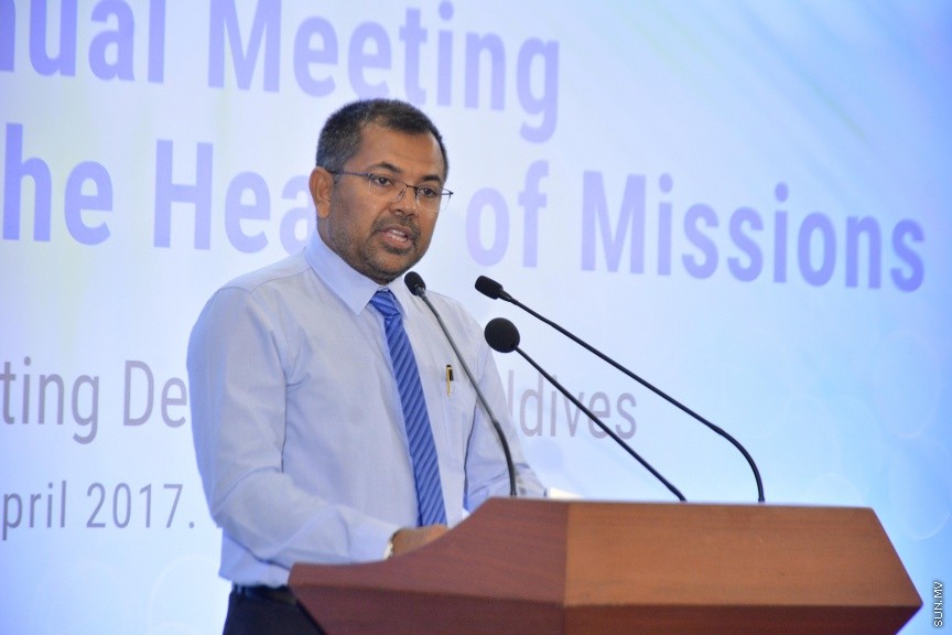 އޭޕްރީލް 19، 2017: ރާއްޖޭން ބޭރު ގައުމުތަކަށް ކަނޑައަޅާފައިވާ ސަފީރުންނާ އެކު ބާއްވާ މަހާސިންތާ ފެށުމަށް ބޭއްވި ހަފްލާގެ ތެރެއިން -- ސަން ފޮޓޯ/ ފަޔާޒު މޫސާ