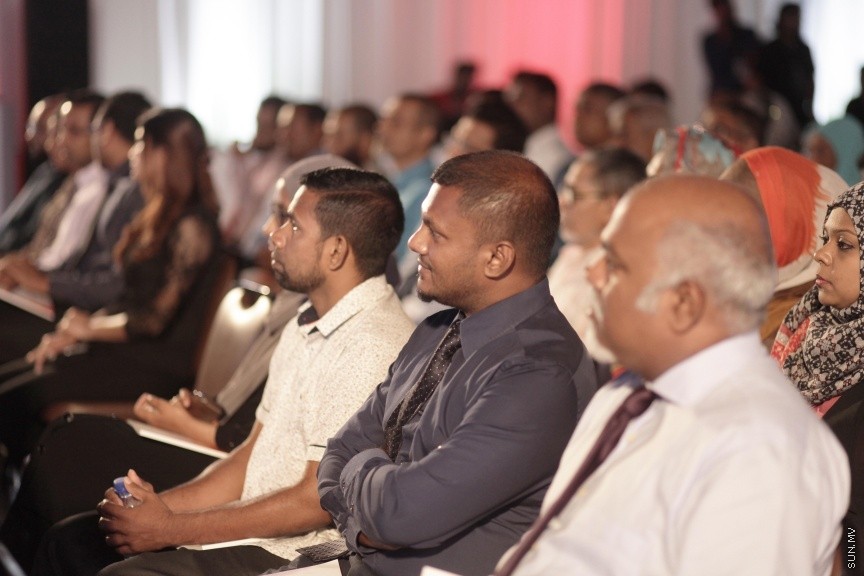 އޭޕްރީލް 20، 2017: ދިރާގުގެ 28 ވަނަ އަހަރީ އާންމު ޖަލްސާގެ ތެރެއިން: ހިއްސާއަކަށް 8.45 ރުފިޔާ ބެހުމަށް އެކުންފުނީގެ އަހަރީ އާންމު ޖަލްސާގައި ވަނީ ފާސްކޮށްފައި -- ސަން ފޮޓޯ/ ފަޔާޒު މޫސާ