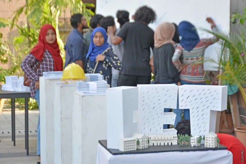 އޭޕްރީލް 21، 2017: ގައުމީ ޔުނިވާސިޓީ އިން ފެށި "ފަހި ދުވަސް"ގެ ތެރެއިން --- ސަން ފޮޓޯ/ ފަޔާޒު މޫސާ